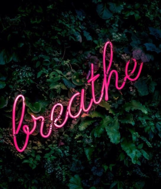 Bảng hiệu Neon Sign và dịch vụ thi công bảng quảng cáo Neon Hoàng Long