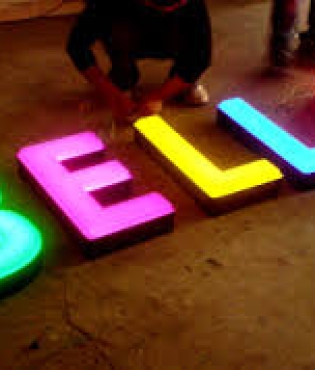 Hoàng Long - Dịch vụ thiết kế thi công biển quảng cáo alu, mica chuyên nghiệp nhất