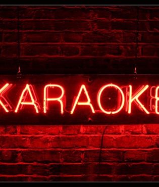 Thi công biển quảng cáo Karaoke bắt mắt, nổi bật với dịch vụ làm biển quảng cáo trọn gói Hoàng Long Adv