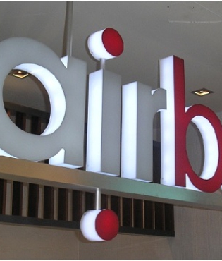 Thiết kế, thi công biển hiệu mica hút nổi giá rẻ, uy tín